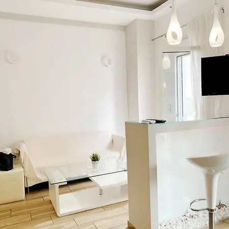 Unique Studio Downtown