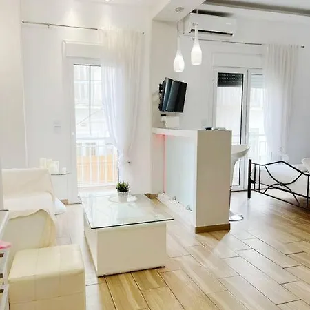 Unique Studio Downtown Apartment